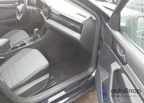 2025 Volkswagen Jetta 1.5T Se from USA, damaged, VIN 3VW7X7BU4SM082847